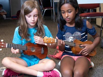 400x300 kids playing ukulele